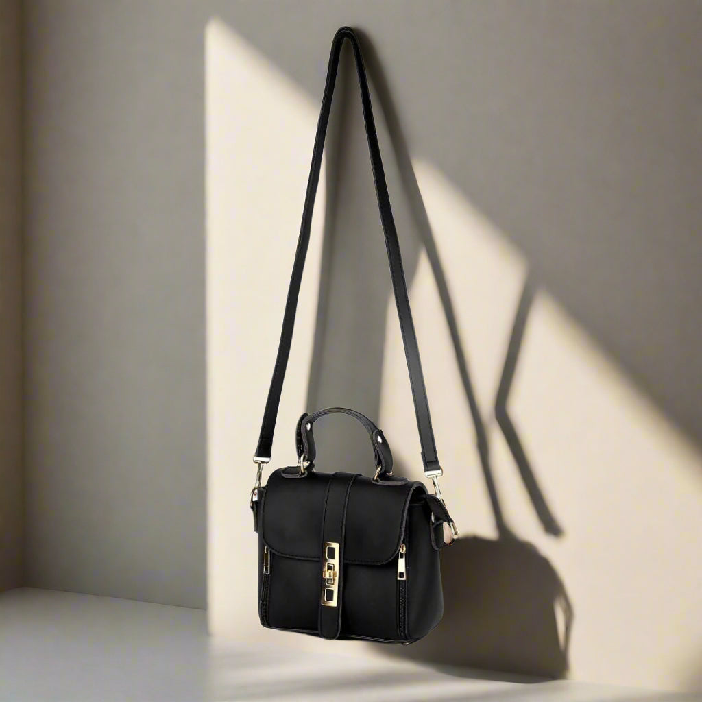 FLAPPY BLACK HANDBAG