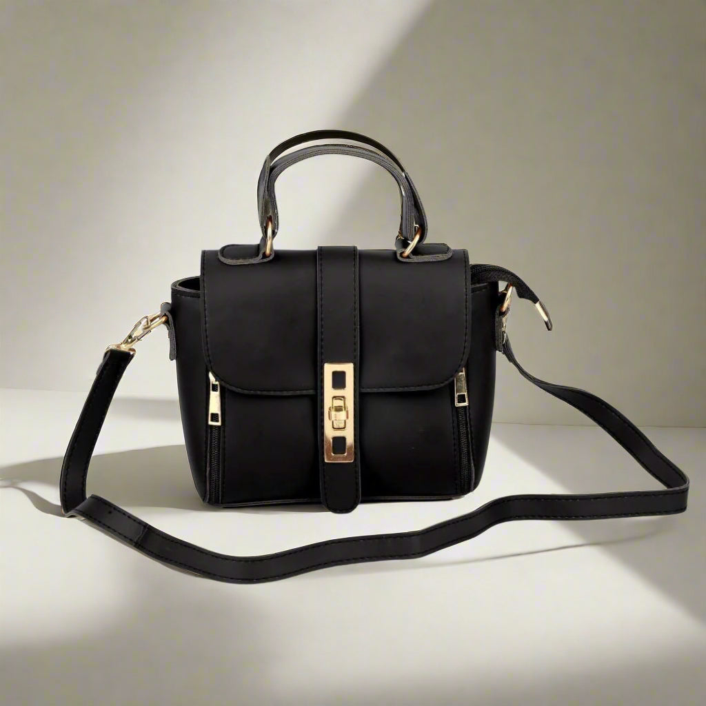 FLAPPY BLACK HANDBAG