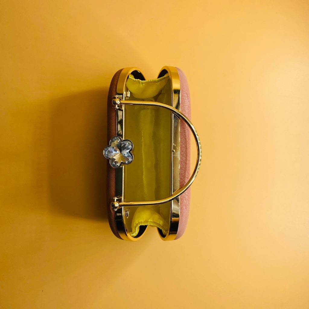 POSH-CLUTCH-PINK