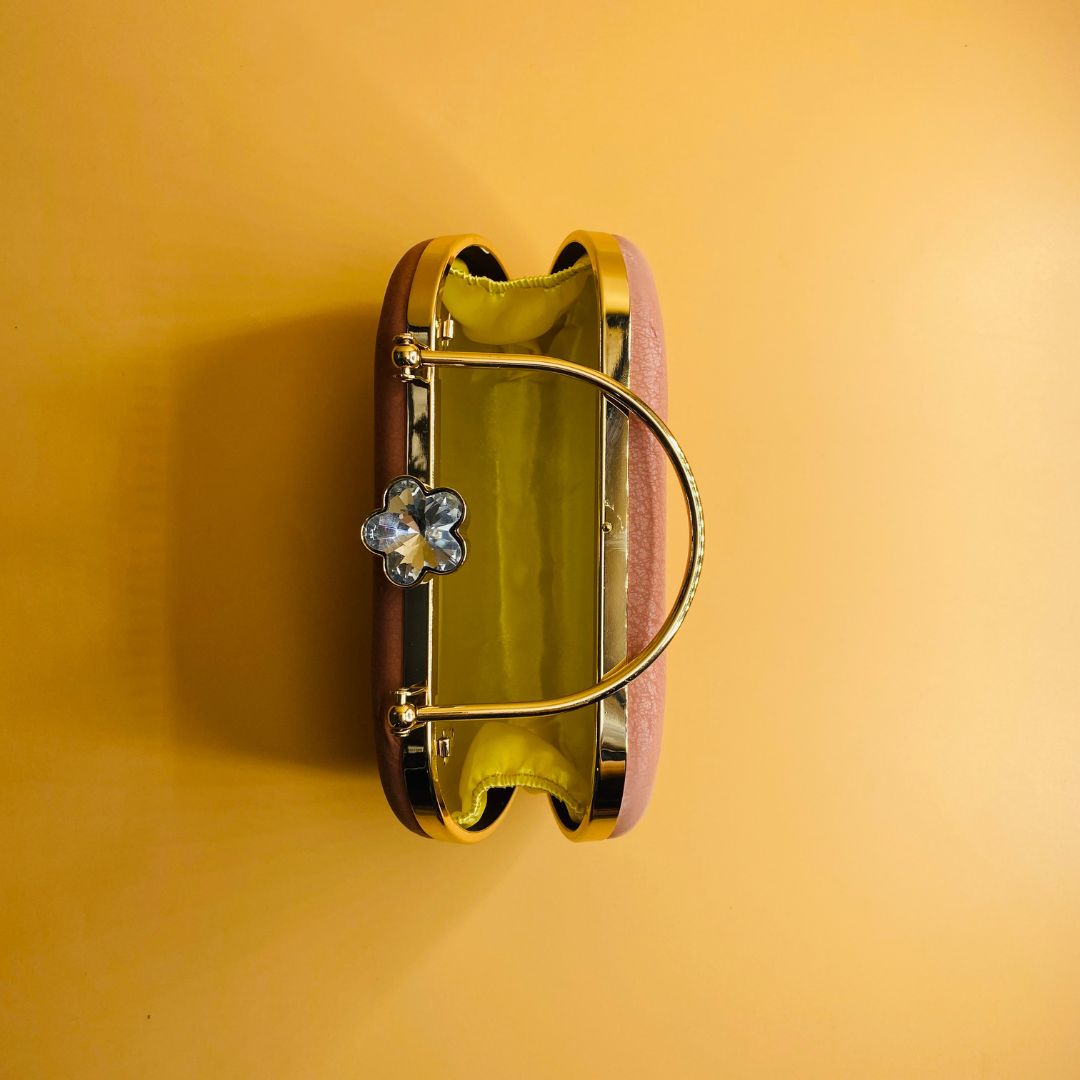 POSH-CLUTCH-PINK