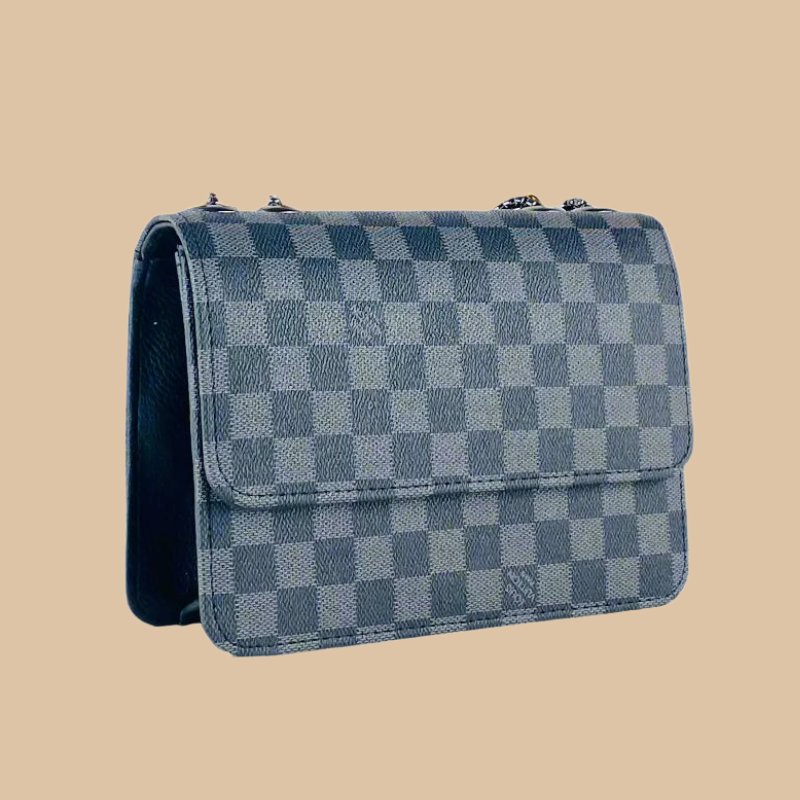 LEO Crossbody black black chain