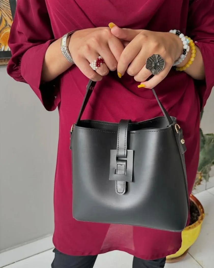 SANDY BLACK HANDBAG