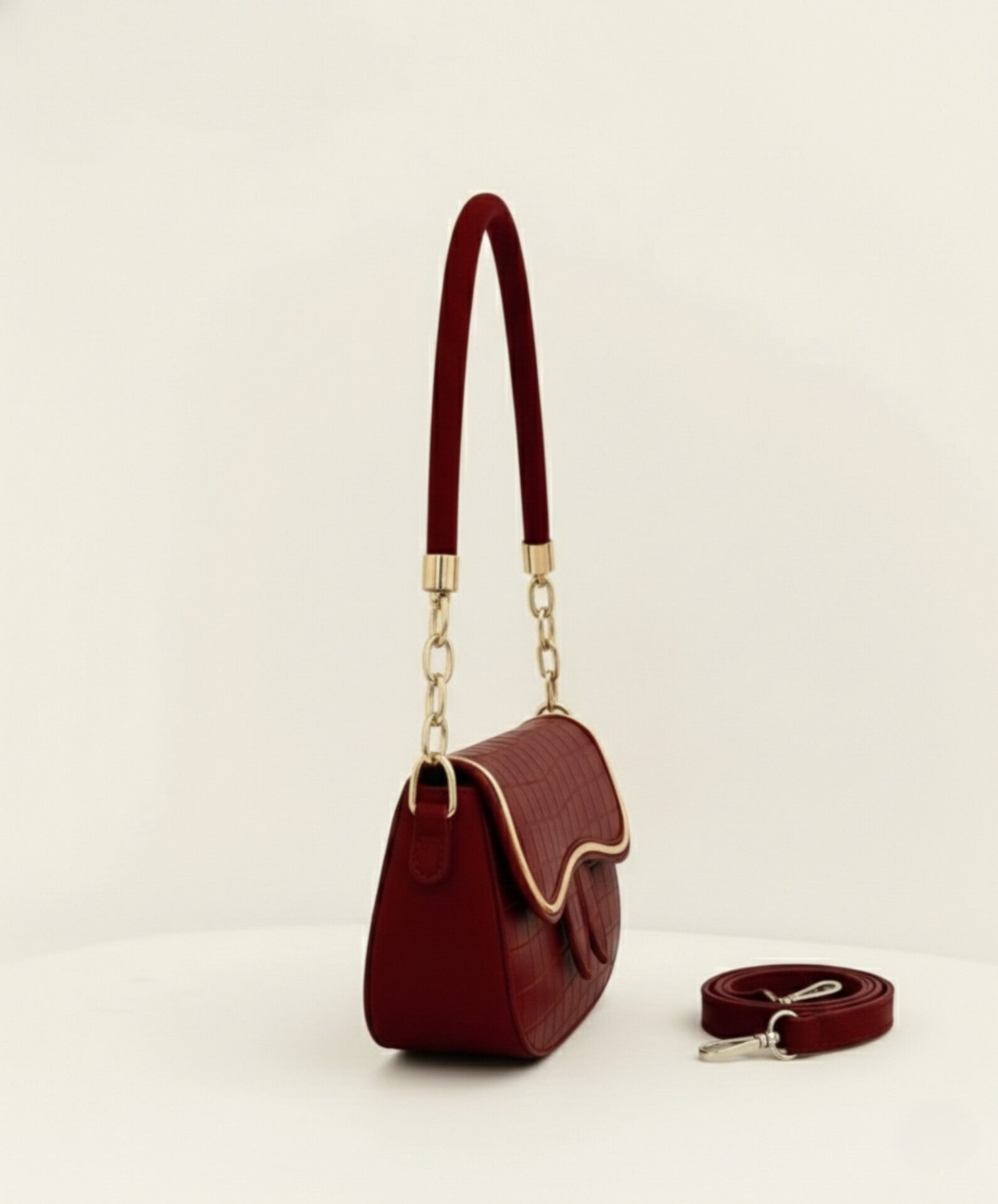 AURRA SHOULDER BAG